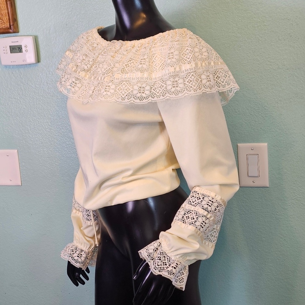 Vintage 70s Ivory Lace Peasant Blouse Off‎ Shoulder Boho Prairie Victorian Top S - Picture 6 of 8